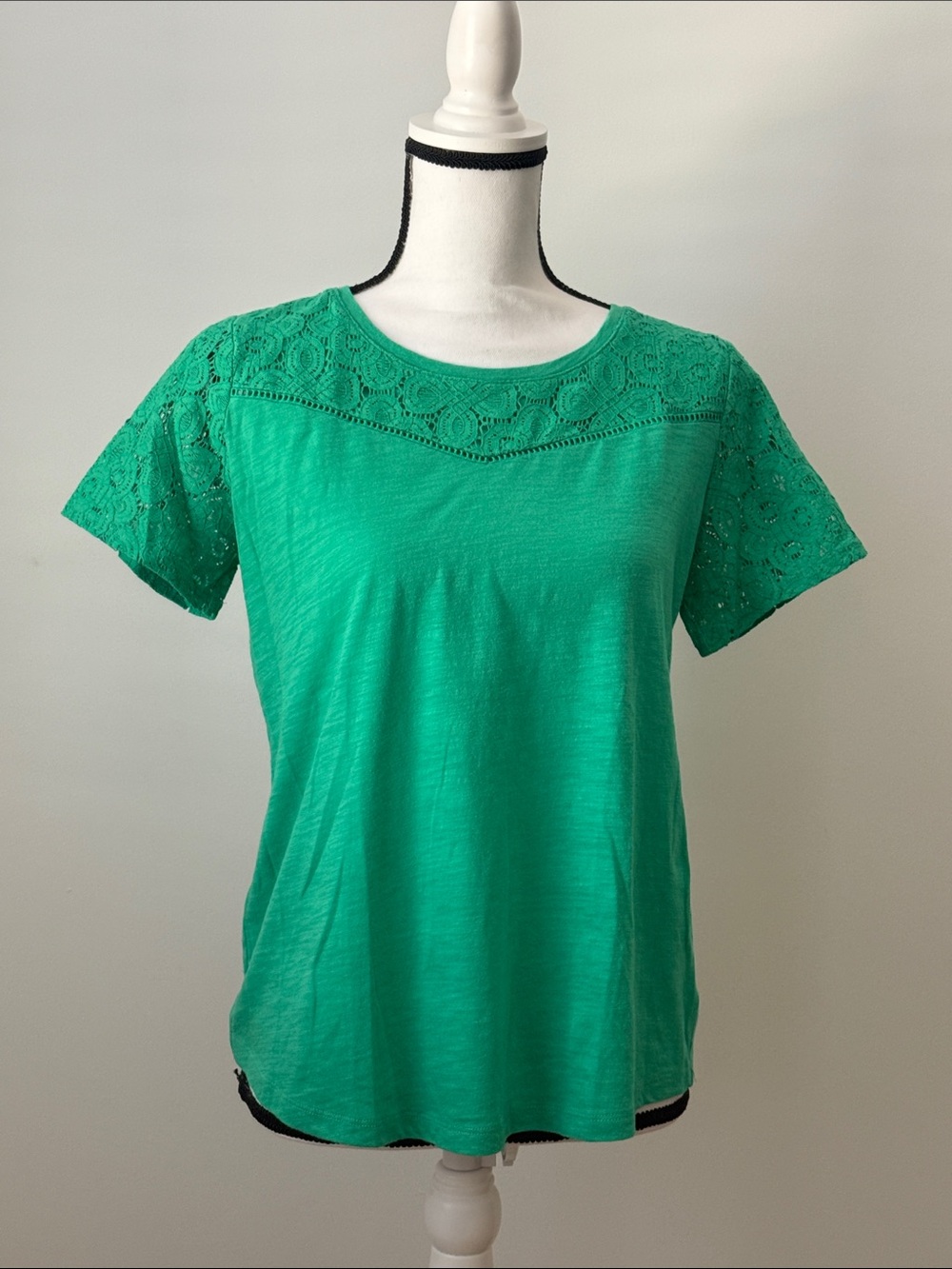 Liz Claiborne Women's Green Lace Yoke Short Sleeve Top